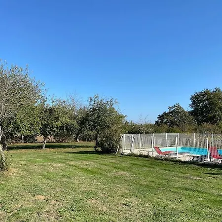 Apartmán Maison Perigourdine 14 Personnes Avec Piscine Busserolles